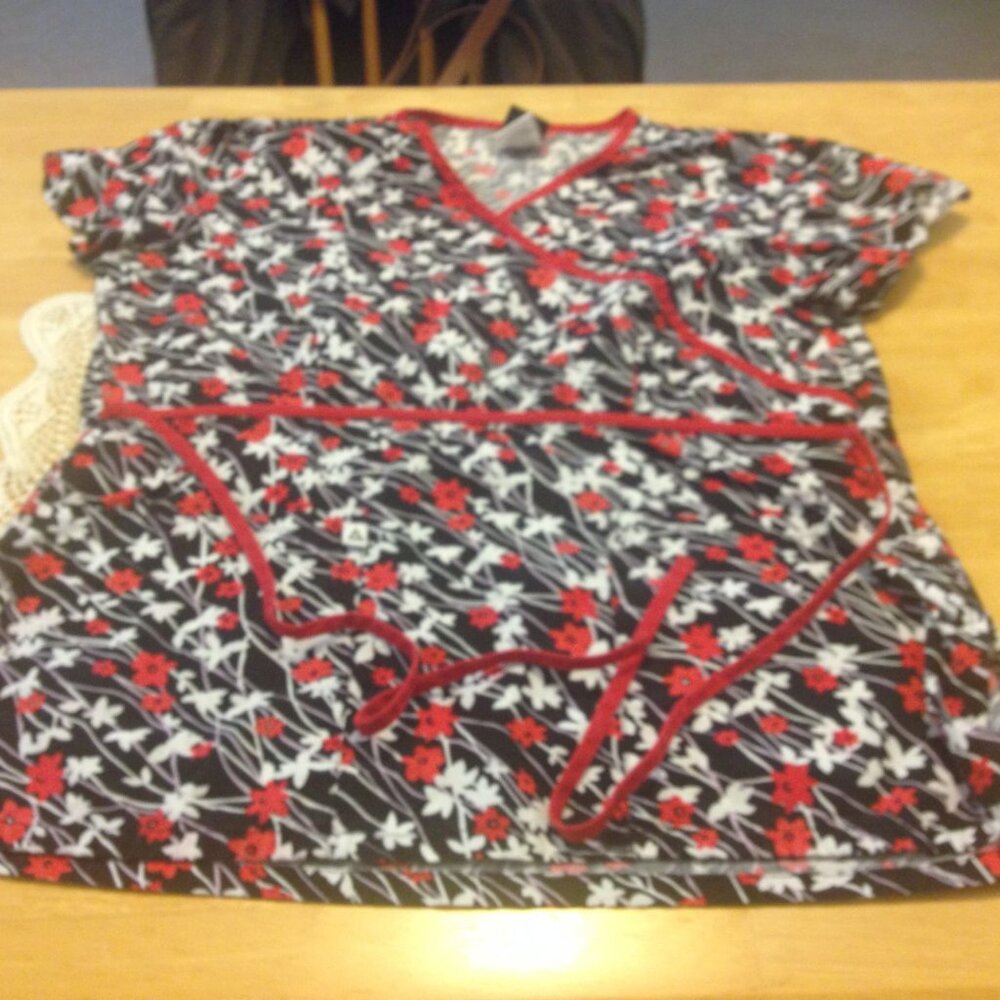 Cherokee Cotton Scrub Top, size xs